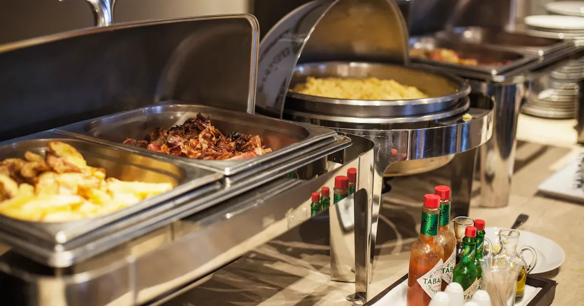 60 Grad bei Warmem, 7 Grad bei Kaltem: So entlarven Sie riskante Hotelbuffets