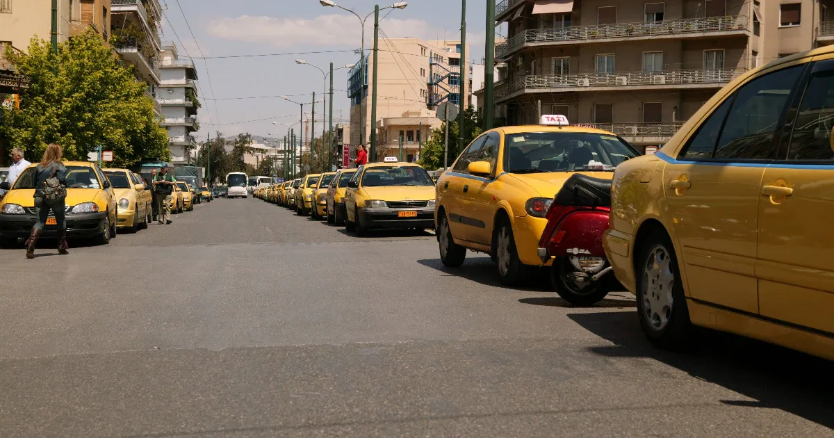 600 statt 55 Euro: Taxifahrer in Athen nach Raub an Touristenfamilie festgenommen