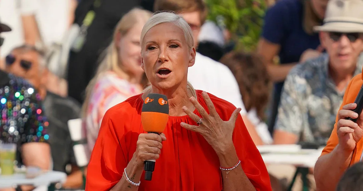Bienenstich live im TV: Andrea Kiewel wird nach 26 Jahren „Fernsehgarten“ erstmals vor laufender Kamera gestochen