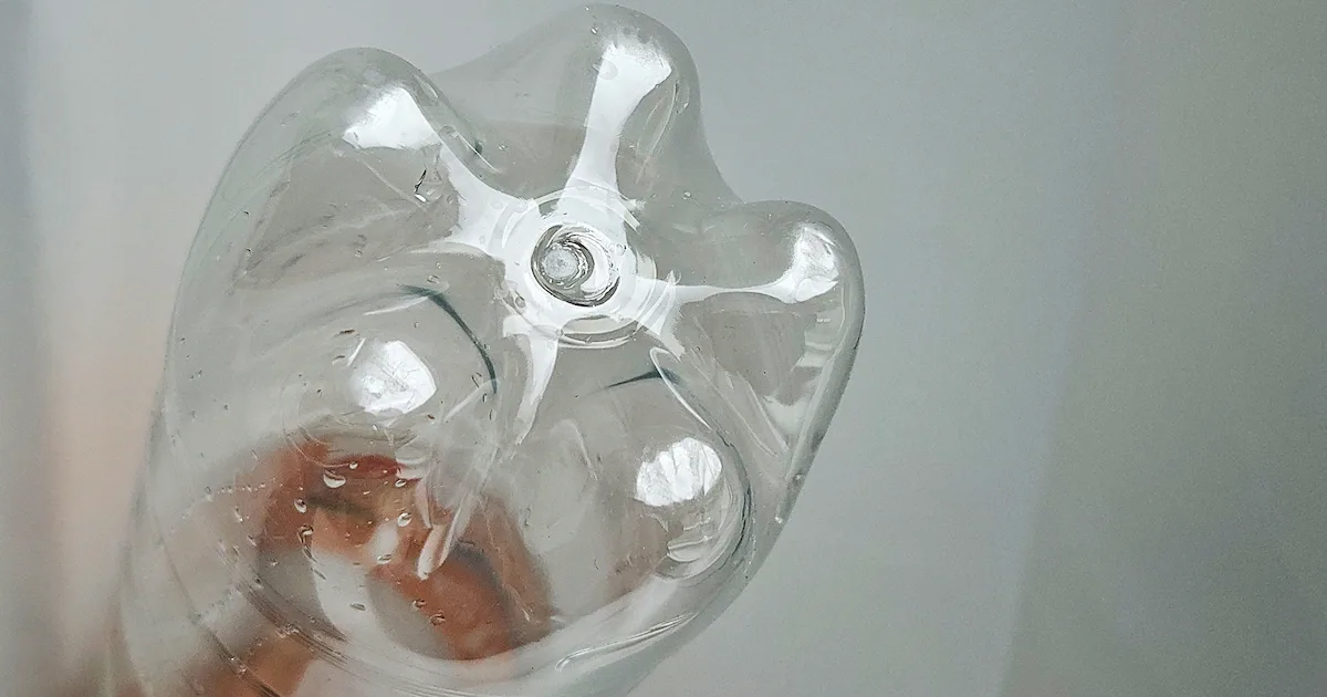 Bis zu 7 Bar Druck: Warum Plastikflaschen fast immer 5 Füße am Boden haben