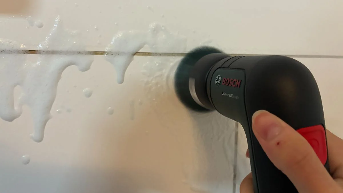 Bosch UniversalBrush im Test: Kann die kleine Akku-Bürste wirklich sauber machen?