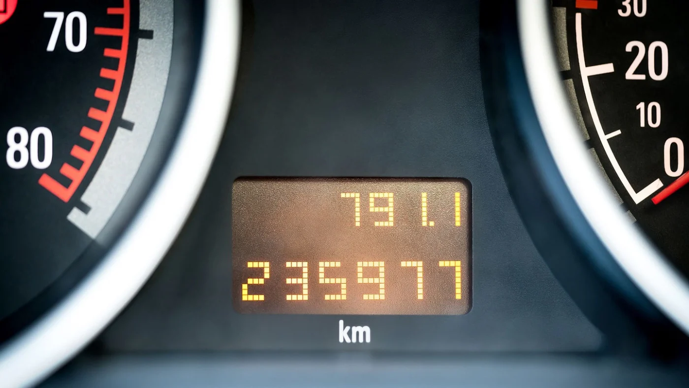 Brief vom KBA: Ist die Fahrleistungserhebung 2026 Pflicht oder Betrug?