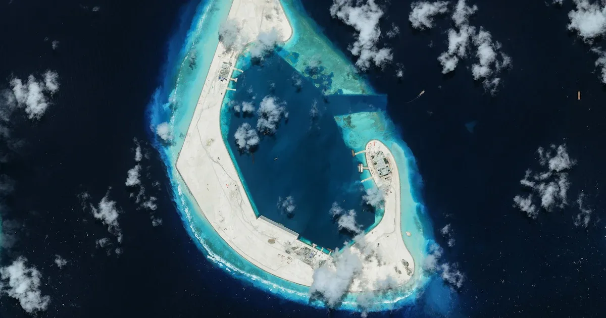 China baut 6-Kilometer-Militärbasis im Südchinesischen Meer mit 3000-Meter-Landebahn