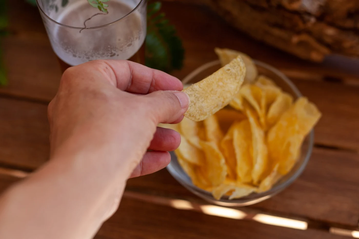 Chips gehören beispielsweise zu den hochverarbeiteten Lebensmitteln. (Symbolbild)