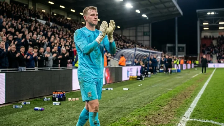 Karlsruher SC Torwart Hans Christian Bernat im Einsatz