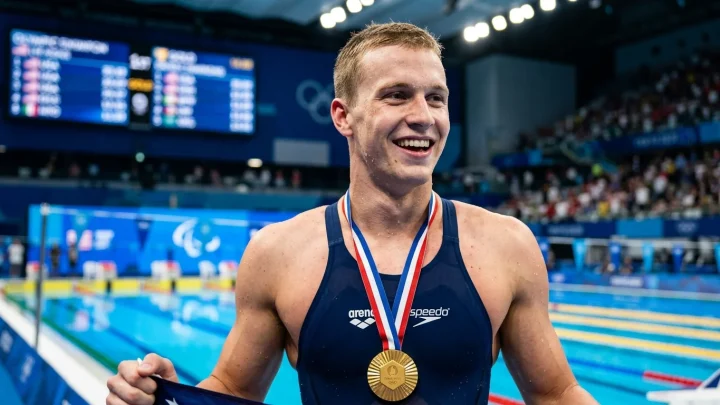 Johannes Liebmann bei der Siegerehrung der Schwimm-EM