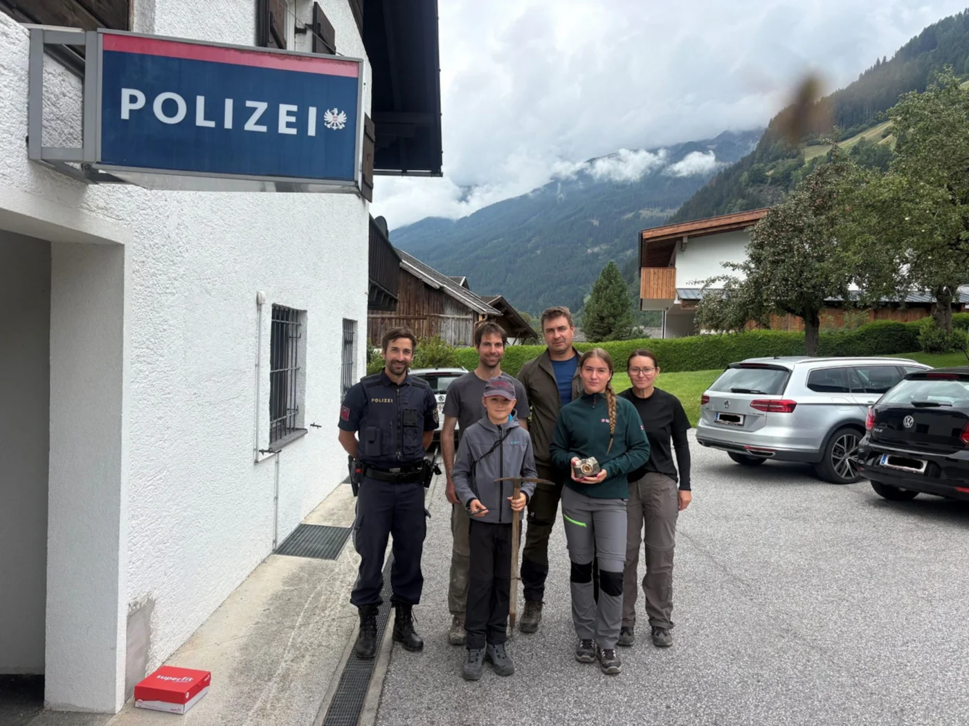 Da der heute 86-Jährige seine Ausrüstung aus gesundheitlichen Gründen nicht selbst holen konnte, sprang die Familie ein.