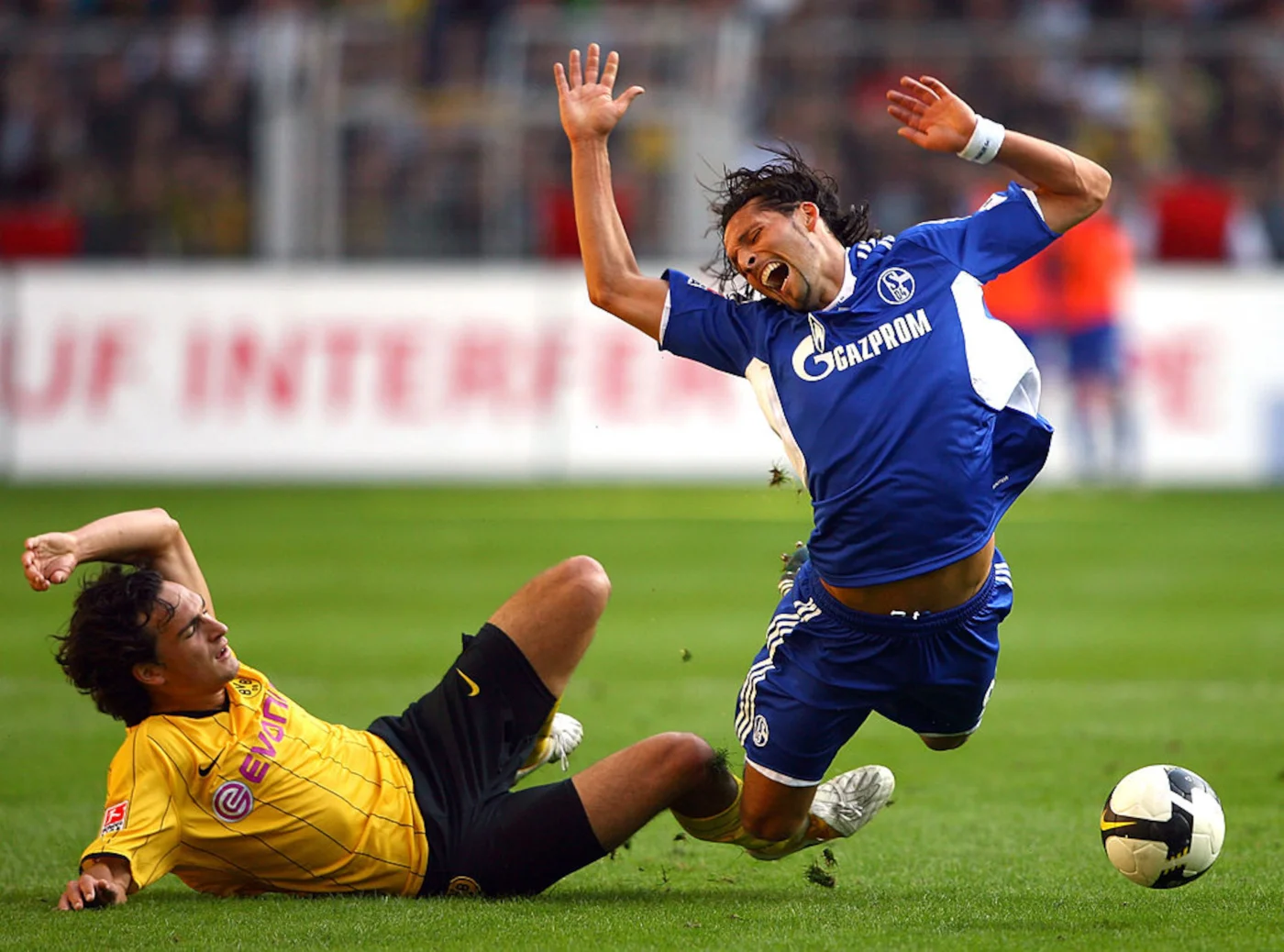 Das Duell zwischen Borussia Dortmund und FC Schalke gilt als „Mutter aller Derbys”