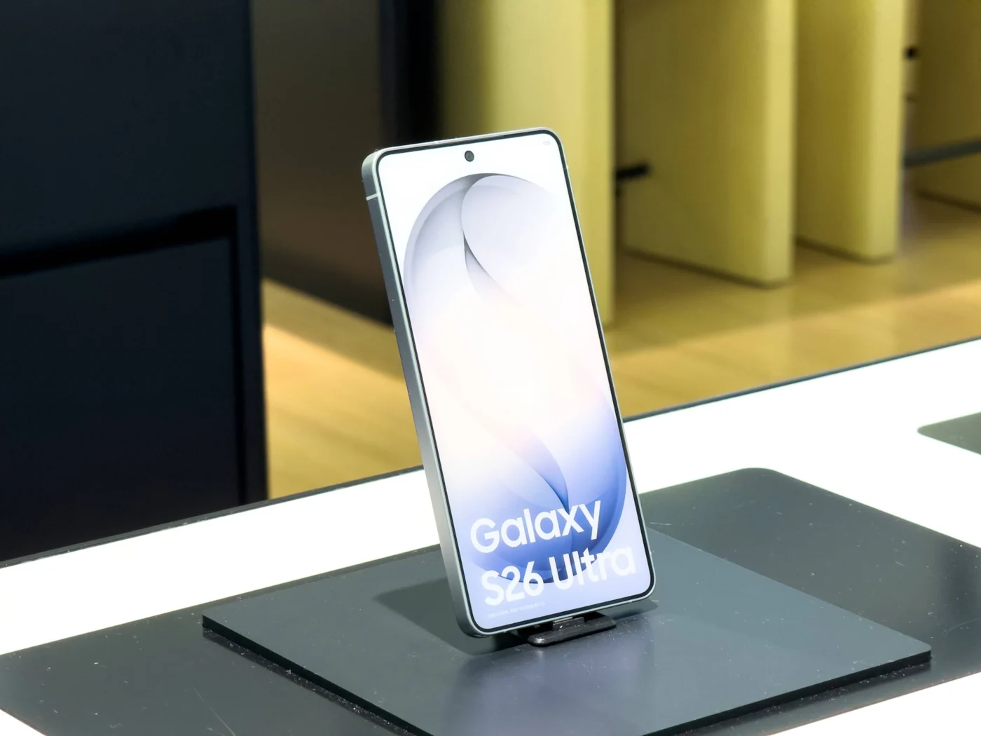 Das Samsung Galaxy S26 Ultra bietet viele Funktionen, doch nicht jeder braucht sie im Alltag. (Symbolbild)