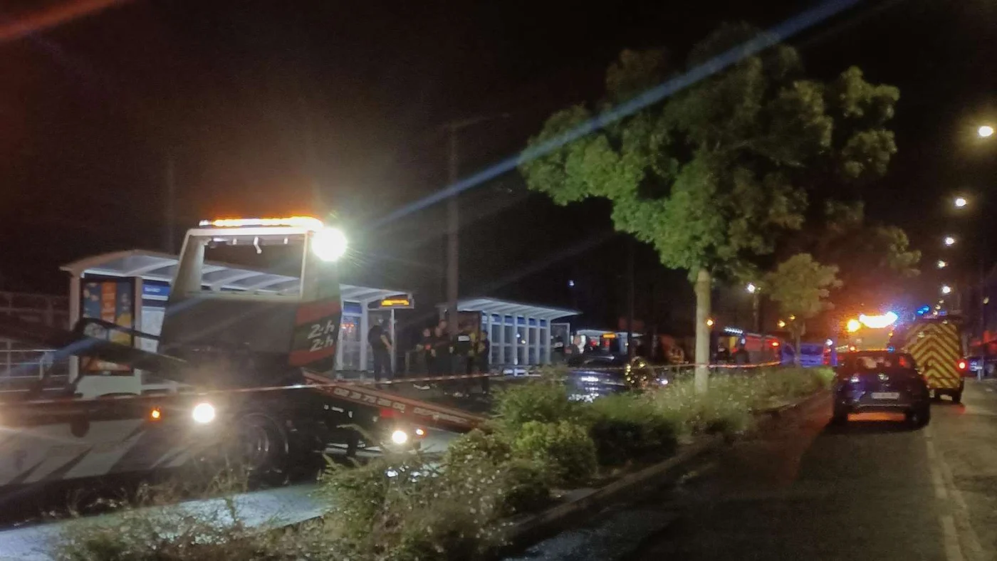 Der Bahnhofsvorplatz von Caen nach einer brutalen Attacke.