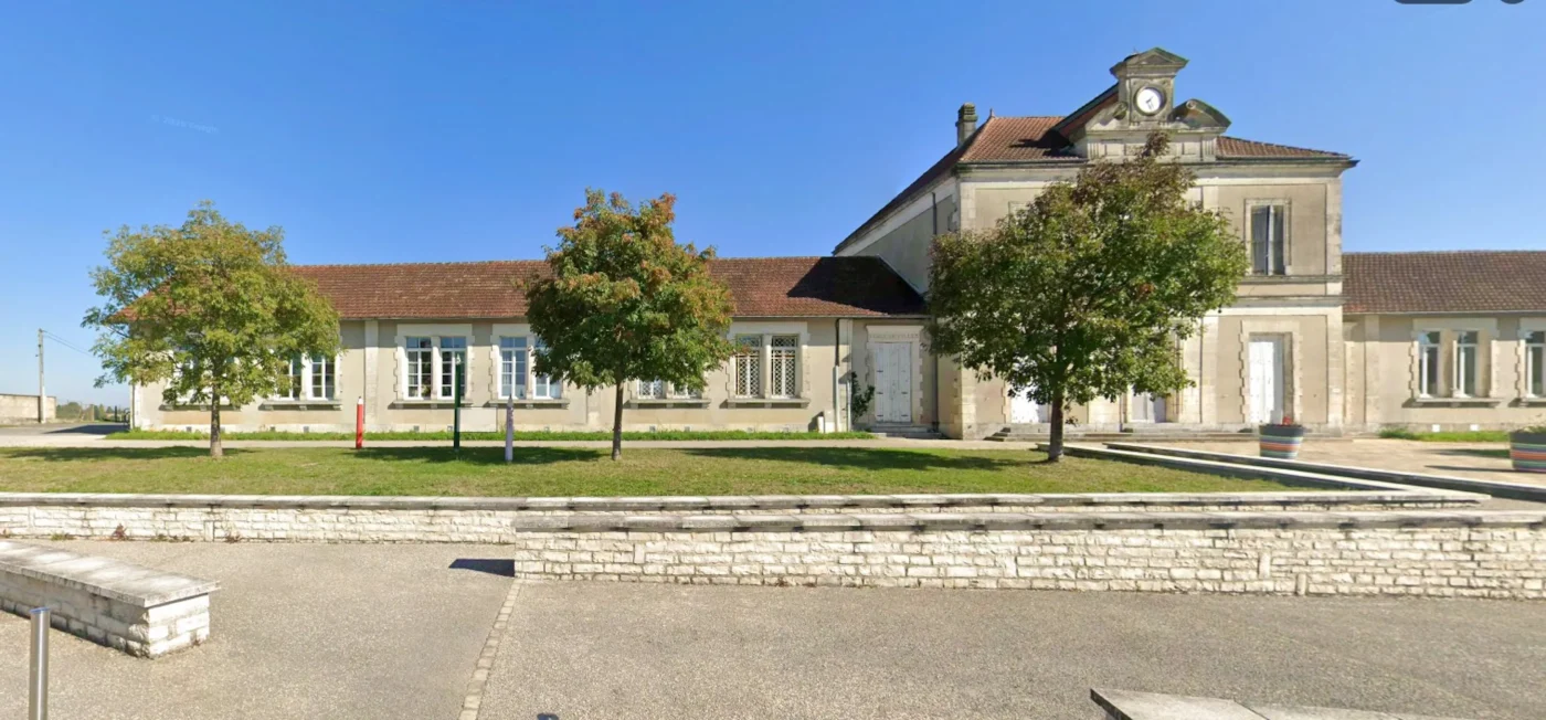 Der Schulkomplex Louis-Pasteur in Saint-Michel: Ein anonymes Paar aus Saint-Michel, das 2009 bei EuroMillions gewann, stellt seine jährliche 80.000-Euro-Spende diesmal für die Sanierung der Schulkantine bereit.