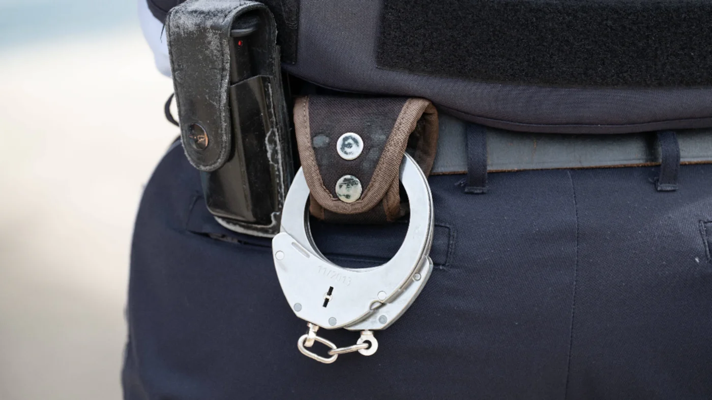 Die griechische Polizei nahm den 38-jährigen Fahrer auf Grundlage eines Haftbefehls fest. (Symbolfoto)