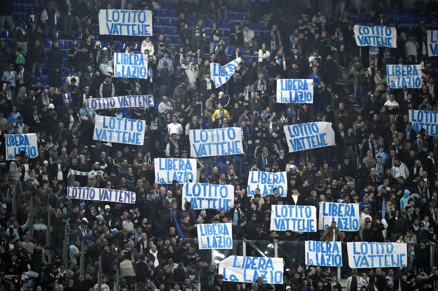 Die Lazio-Fans demonstieren gegen den eigenen Klub-Präsidenten Claudio Lotito