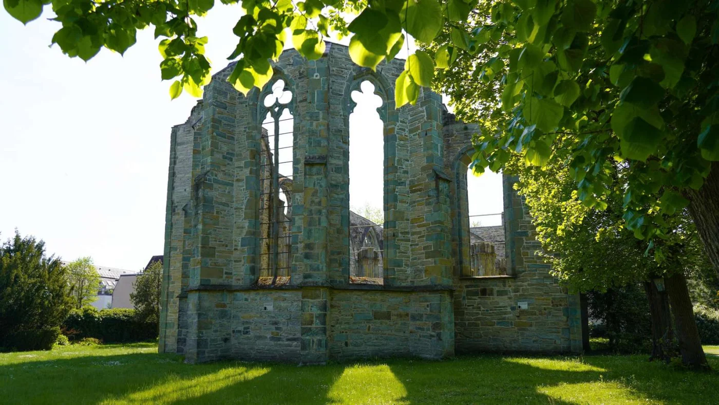 Die Stiftsruine Kleine Marienkirche in Lippstadt im Grünen