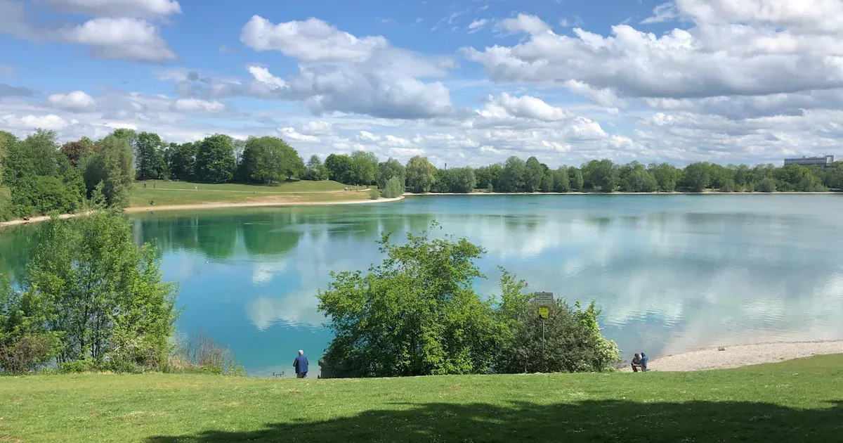 Drama am Heimstettener See: Zwei Mädchen nach Badeunfall in Lebensgefahr