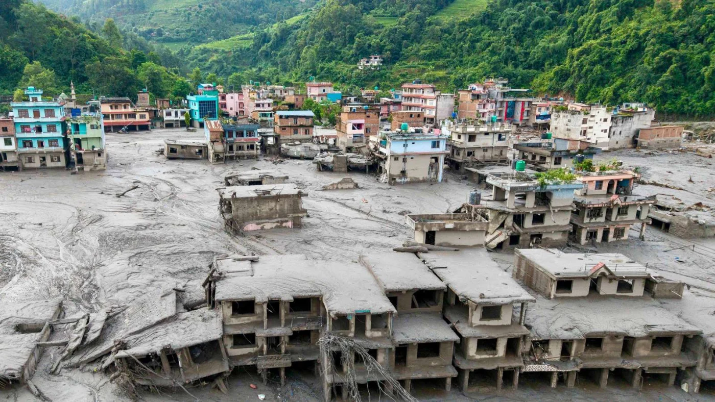 Durch die Sturzfluten in Nepal und Tibet wurden zahlreiche Häuser zerstört.