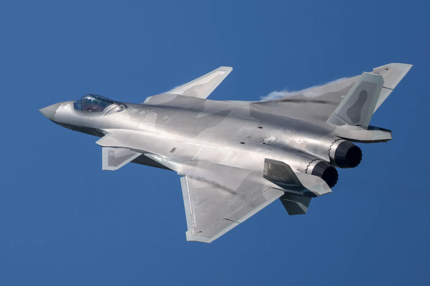 Ein chinesischer J-20-Tarnkappenjet.