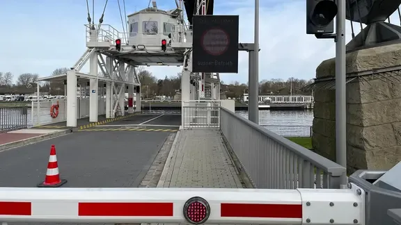 Ein Computerfehler sorgt für einen mehrtägigen Ausfall der Schwebefähre Rendsburg.