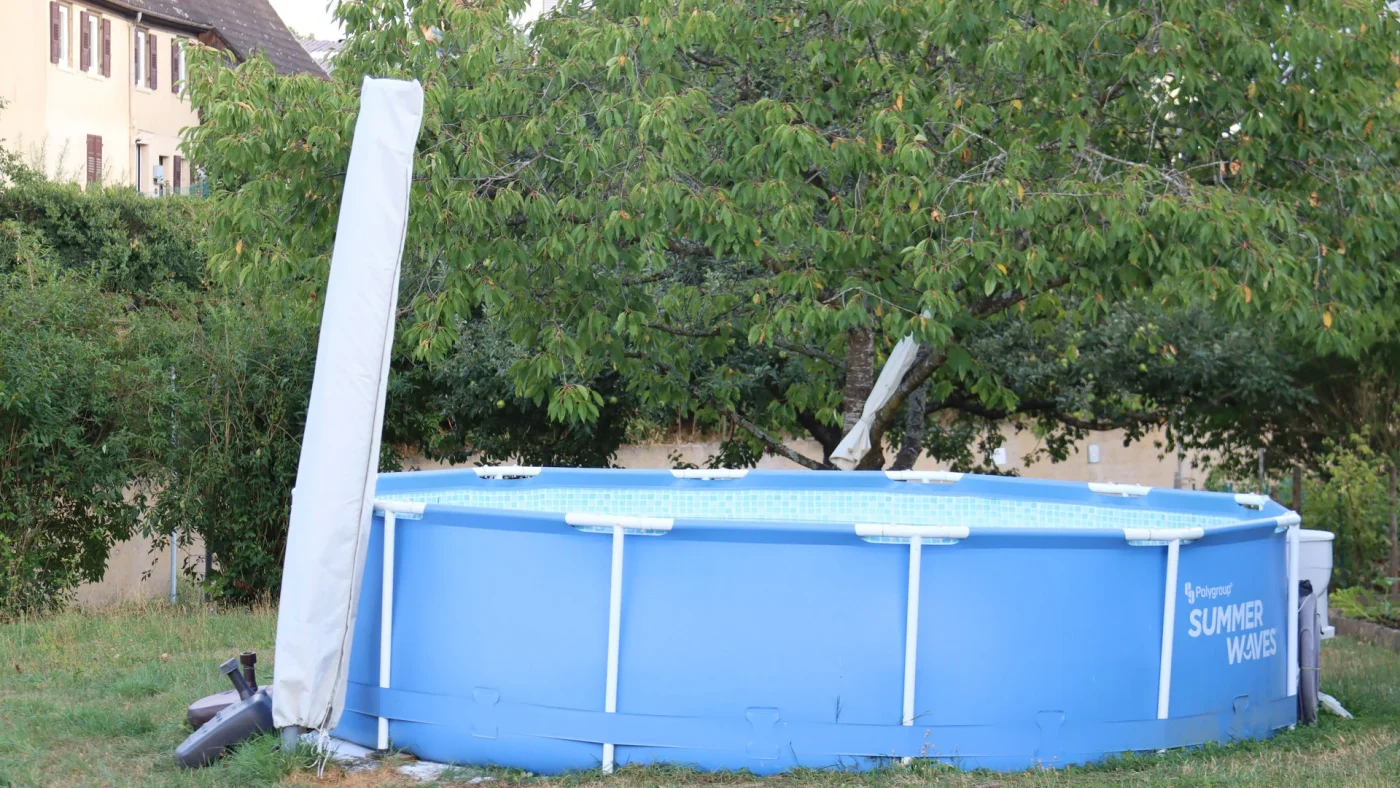 Ein Pool benötigt viel Trinkwasser, doch der plötzliche Wasserverlust in Eutingen im Gäu bleibt unerklärlich.
