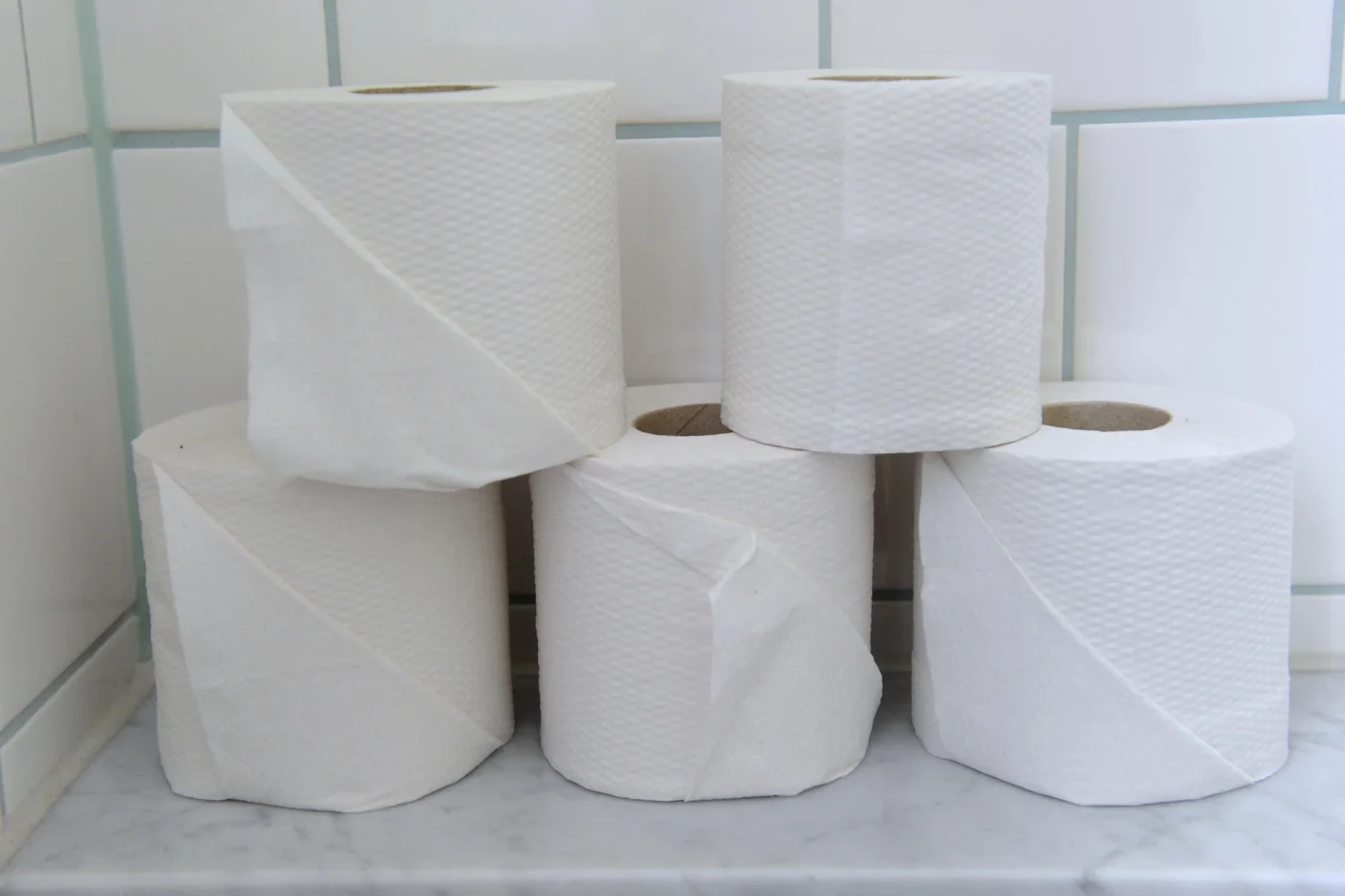 Ein Telefonwerber hat einer Frau aus Plauen dutzende Rollen Klopapier aufgeschwatzt.