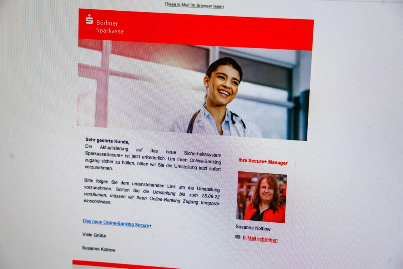 Eine angeblich notwendige Aktualisierung soll die Empfänger auf eine Phishing-Seite locken (Symbolbild)