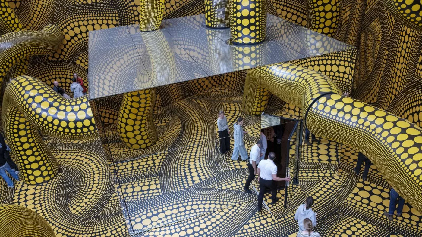 Eine immersive Rauminstallation mit integriertem „Infinity Mirror Room in Köln.