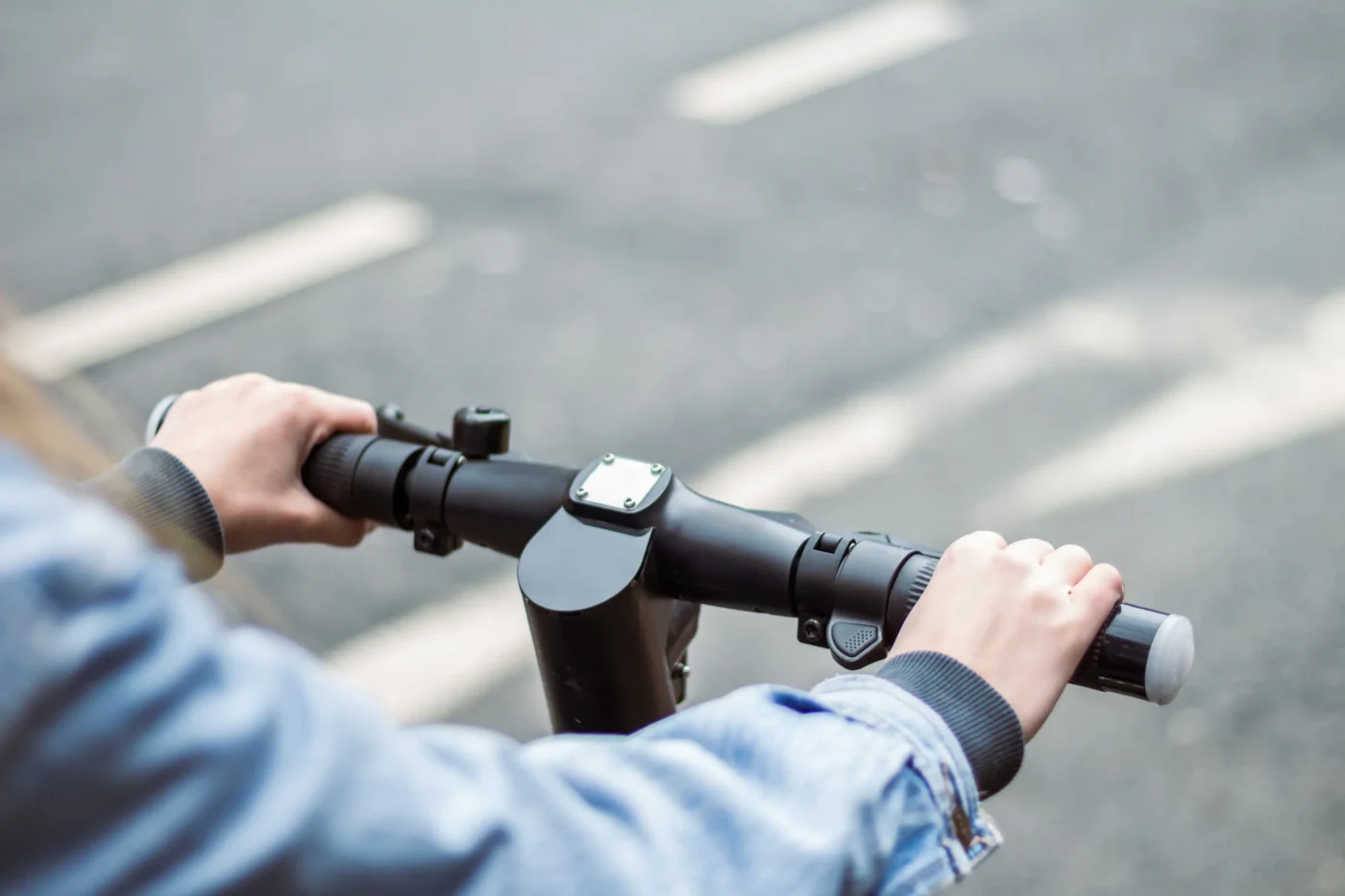 Einige Faktoren erhöhen das Brandrisiko von E-Scotter und E-Bikes. (Symbolbild)