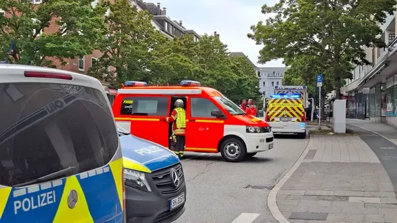 Einsatzfahrzeuge auf dem Kieler Dreiecksplatz