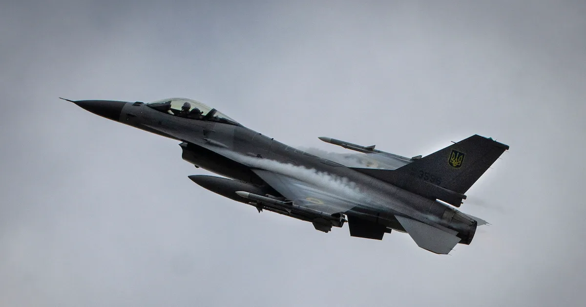 Erster Abschuss bestätigt: Ukrainische F-16 holt russische Su-35 vom Himmel