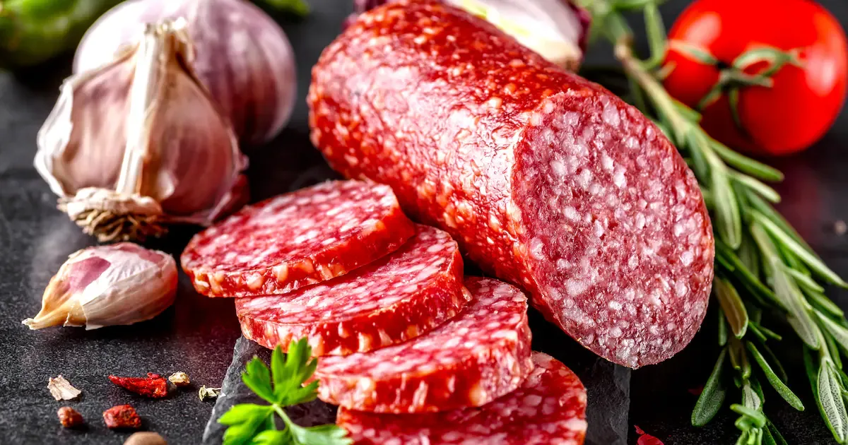 Fein oder grob gekörnt: Der entscheidende Unterschied bei Salami