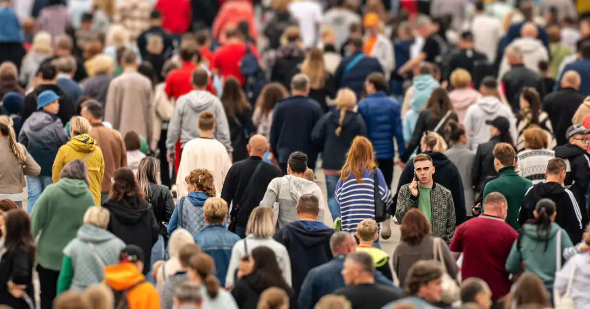 Feldstudie mit über 500 Fußgängern: Warum im Gedränge alle an Ihnen vorbei wollen