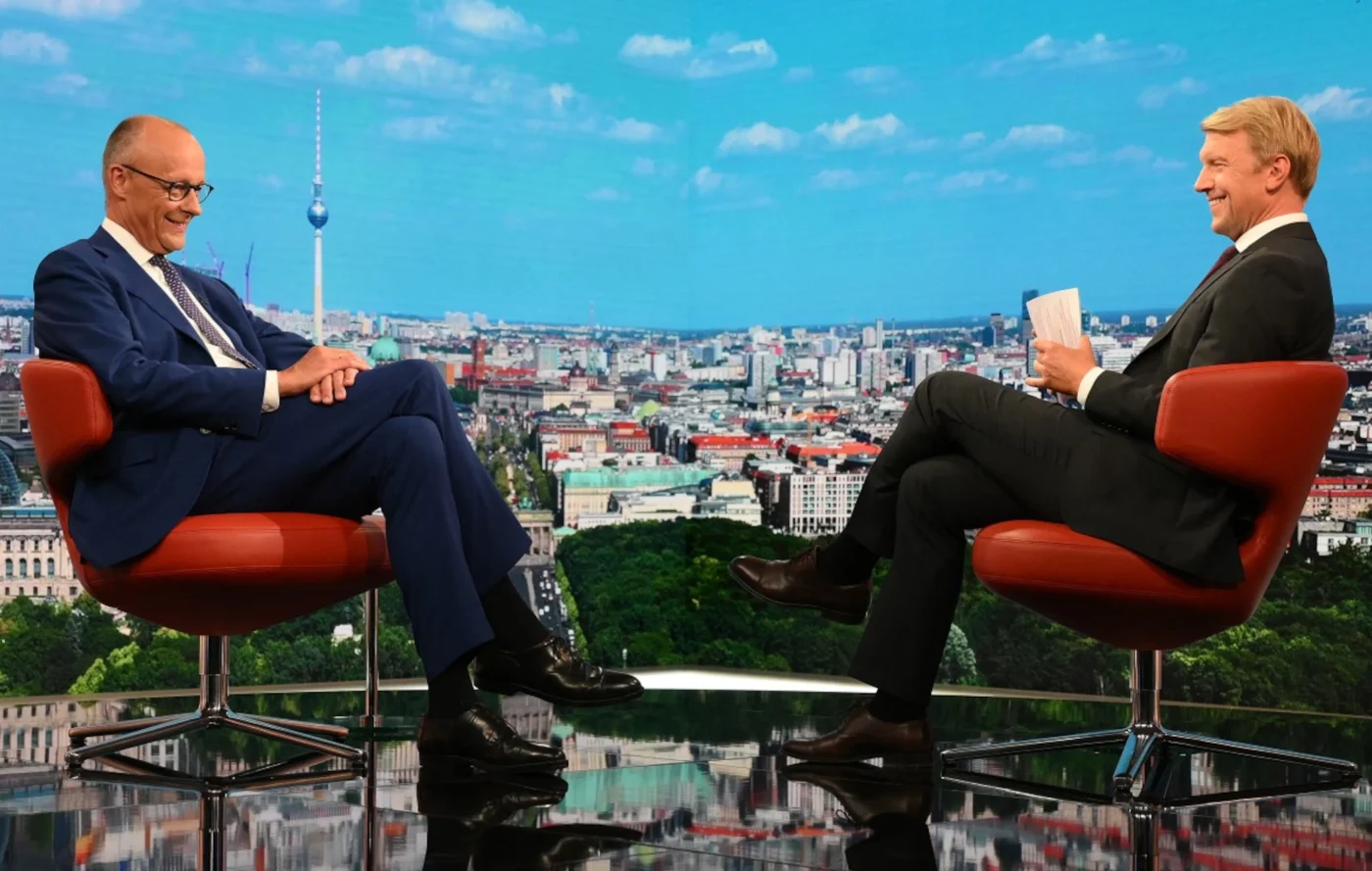 Friedrich Merz () im Gespräch mit Markus Preiß