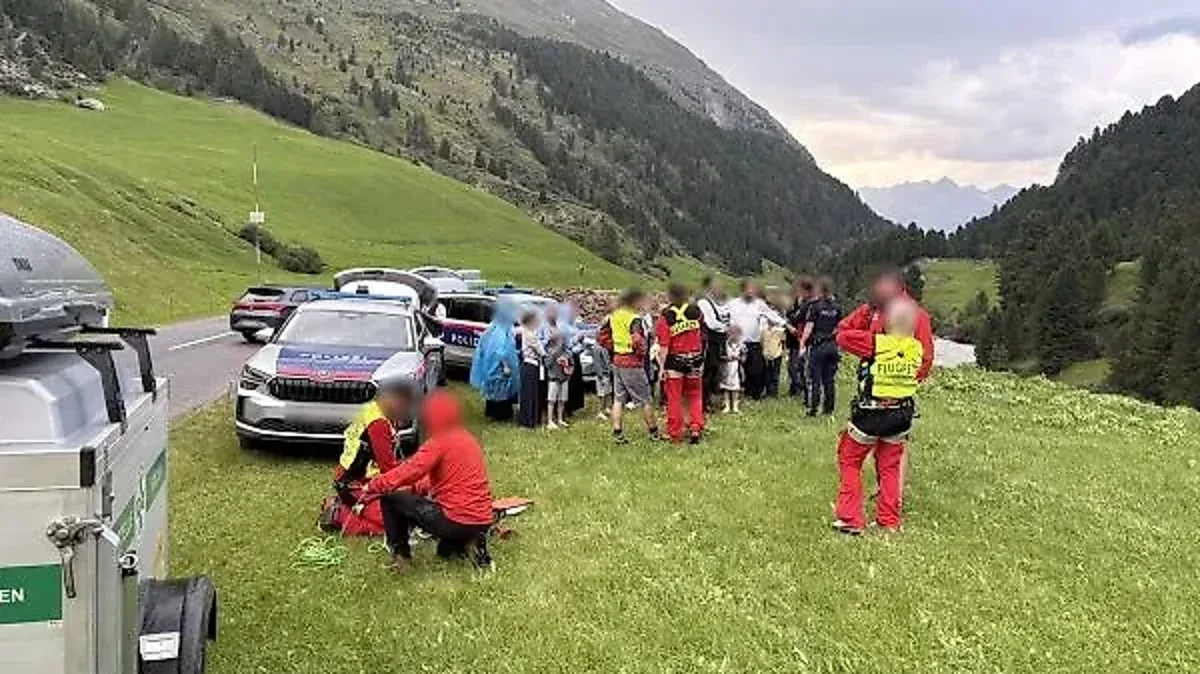 Gefährliche Wanderung mit Kinderwagen: 36 Personen nach Rettungseinsatz vor hohen Kosten