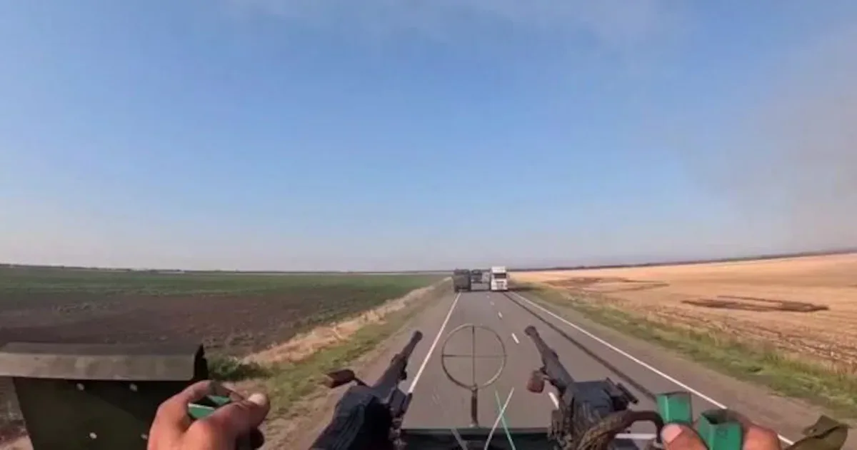 Gefährlicher Beschuss: Russischer Soldat feuert bei Drohnenabwehr fast auf eigene Lkw