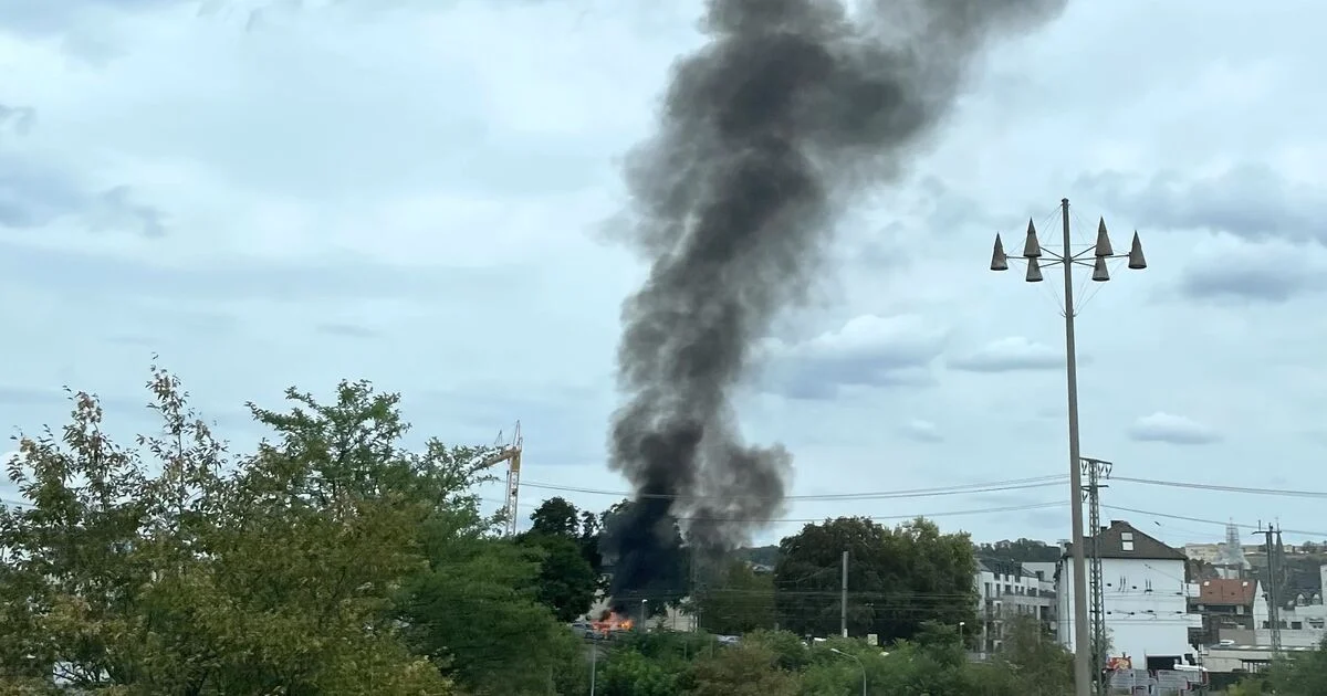 Großeinsatz in Koblenz: Pkw-Brand in der Weißer Gasse