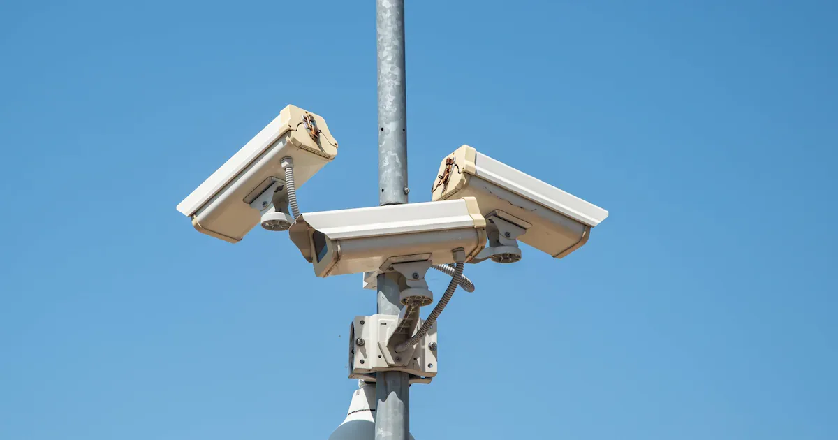 Hacker-Mode gegen KI: Wie spezielle Muster Überwachungskameras austricksen