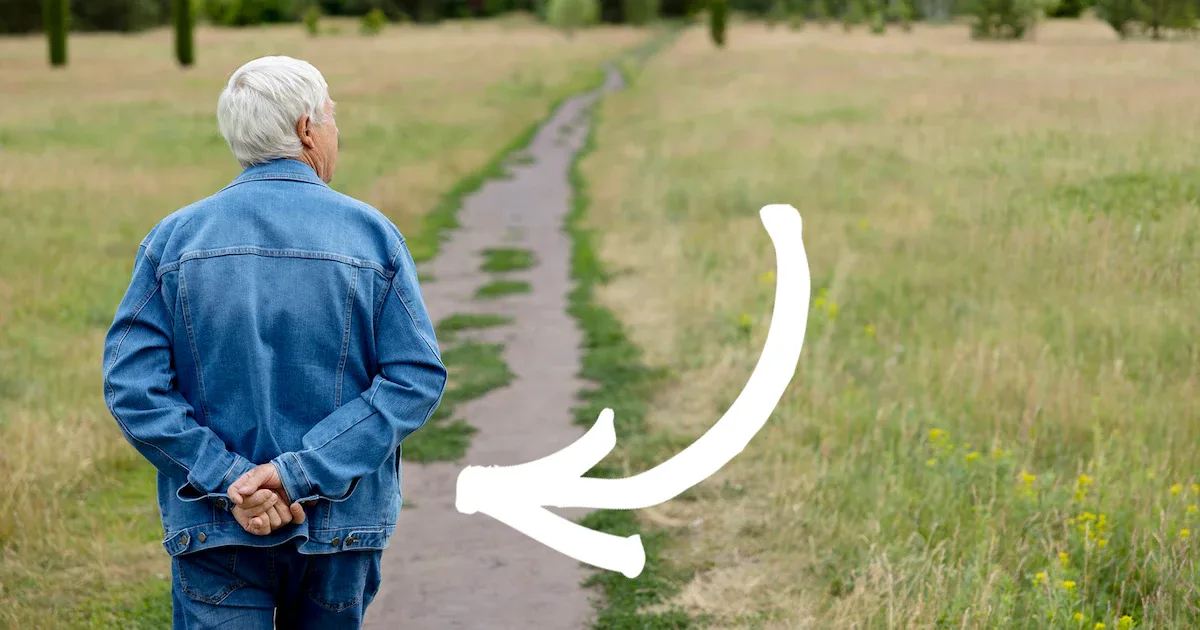 Hände hinter dem Rücken beim Gehen: Warum die Haltung biomechanisch Sinn ergibt
