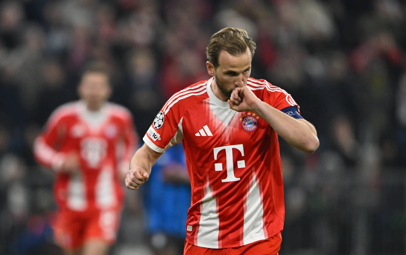 Harry Kane darf in Zukunft seinen Ring wieder tragen. Bisher küsste der Bayern-Star nach einem Tor nur weißes Tape an seinem Finger.