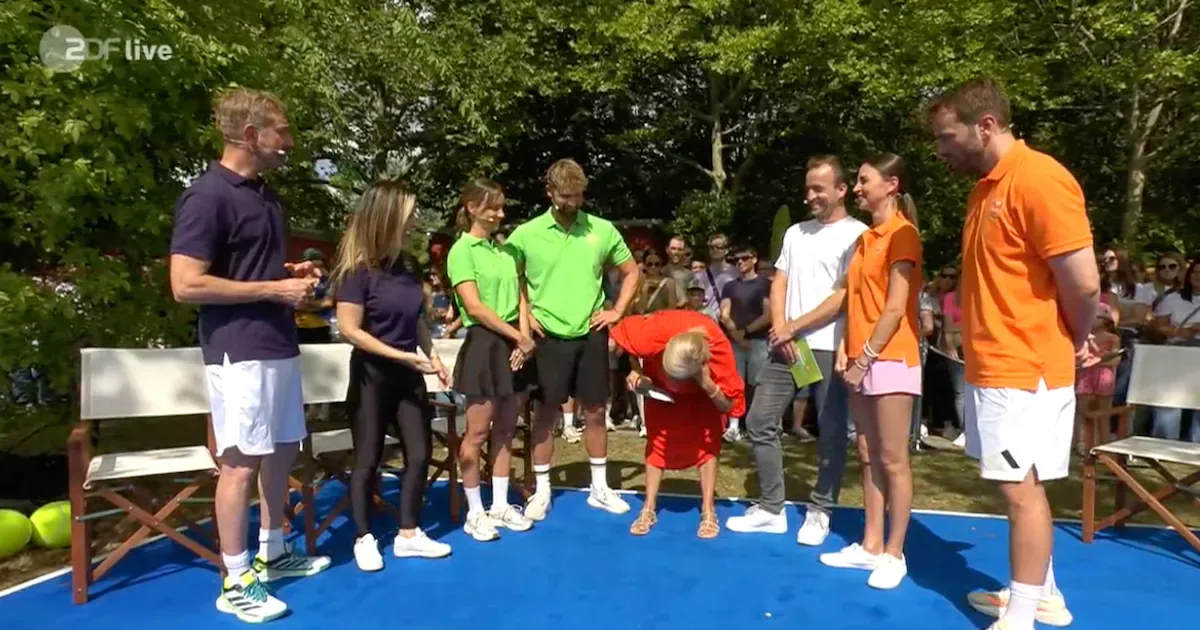 Insektenstich vor laufender Kamera: Andrea Kiewel im ZDF-Fernsehgarten attackiert