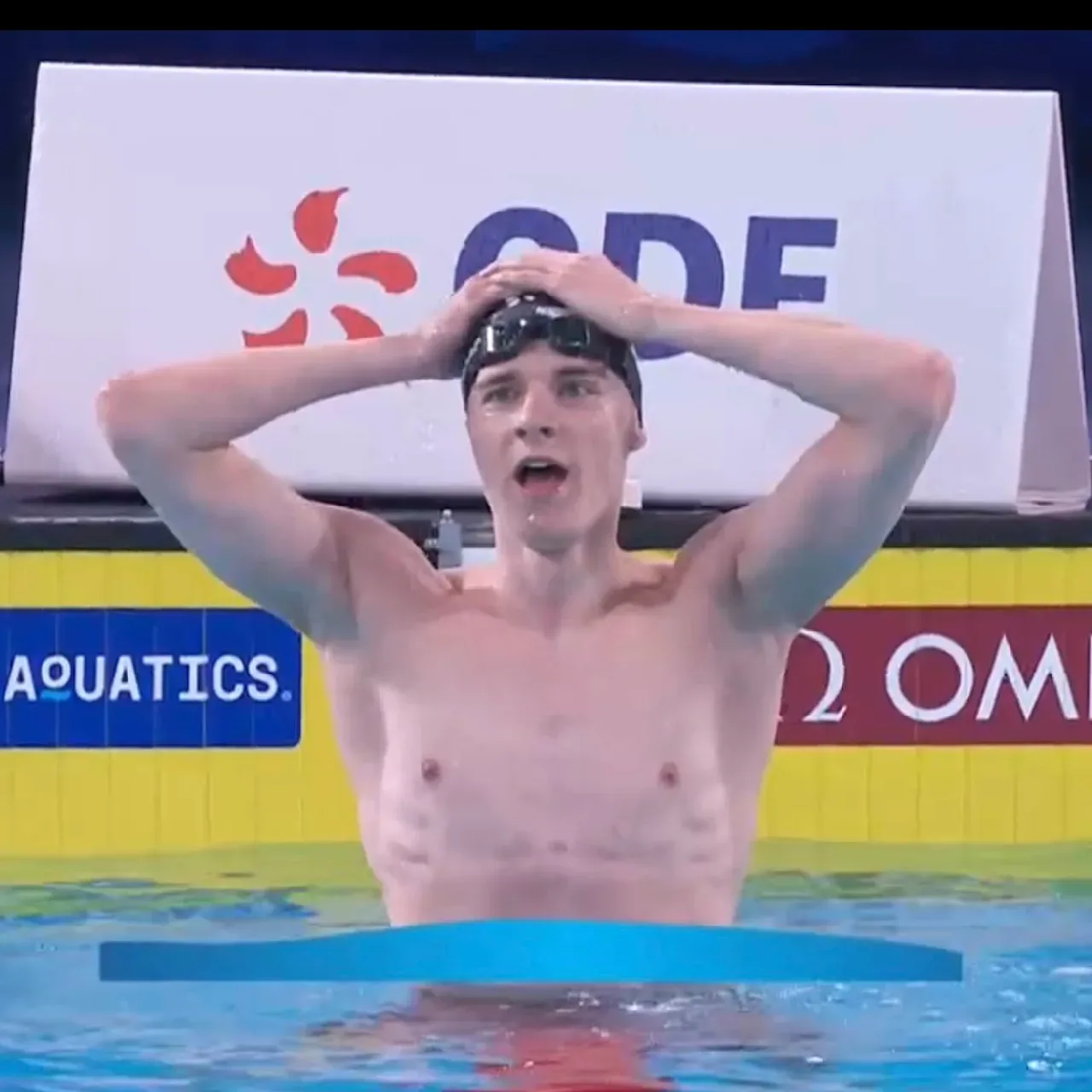 Johannes Liebmann bei der Siegerehrung nach dem 1500 Meter Weltrekord.
