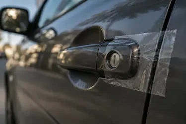 Los ladrones usan un dispositivo relay para captar y extender esa señal a distancia.