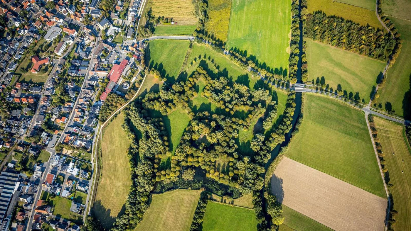 Luftbild der Burg Lipperode in NRW.