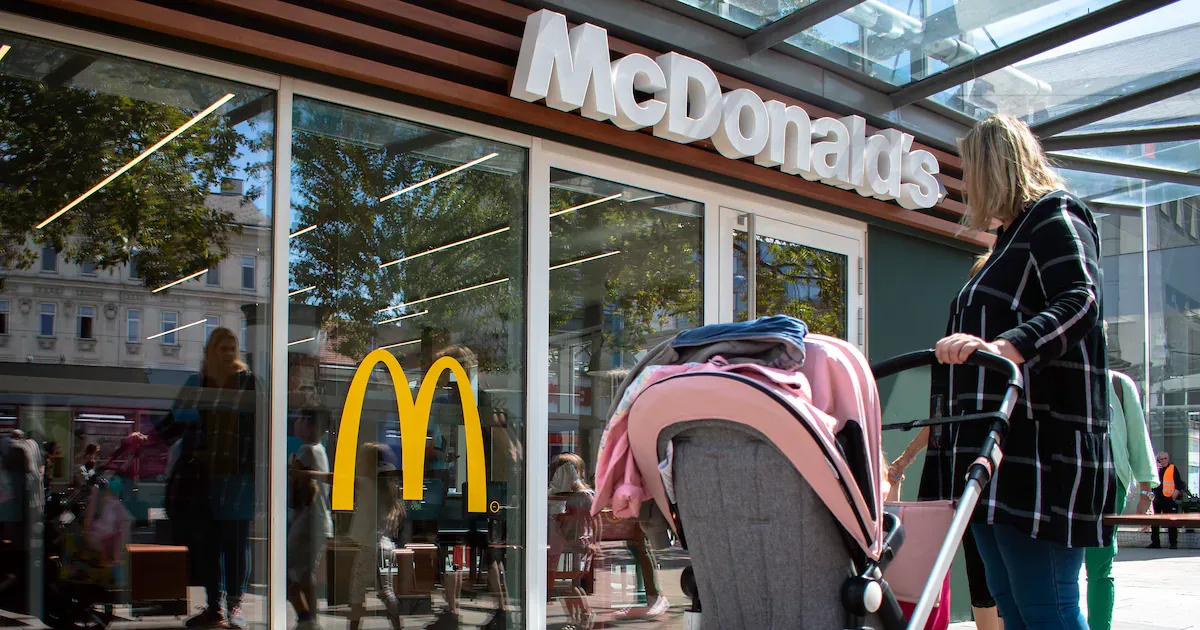 McDonald's-Geburt in Wien: Baby Emily erhält lebenslanges Geburtstags-Geschenk