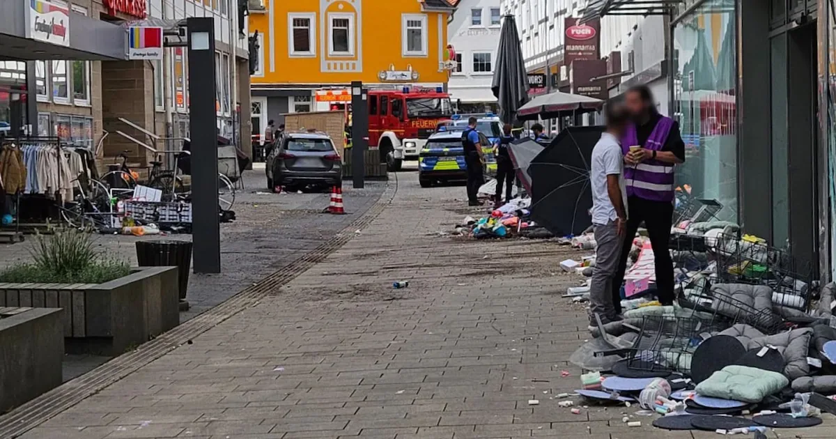 Medizinischer Notfall: Auto rast durch Fußgängerzone in Hofgeismar