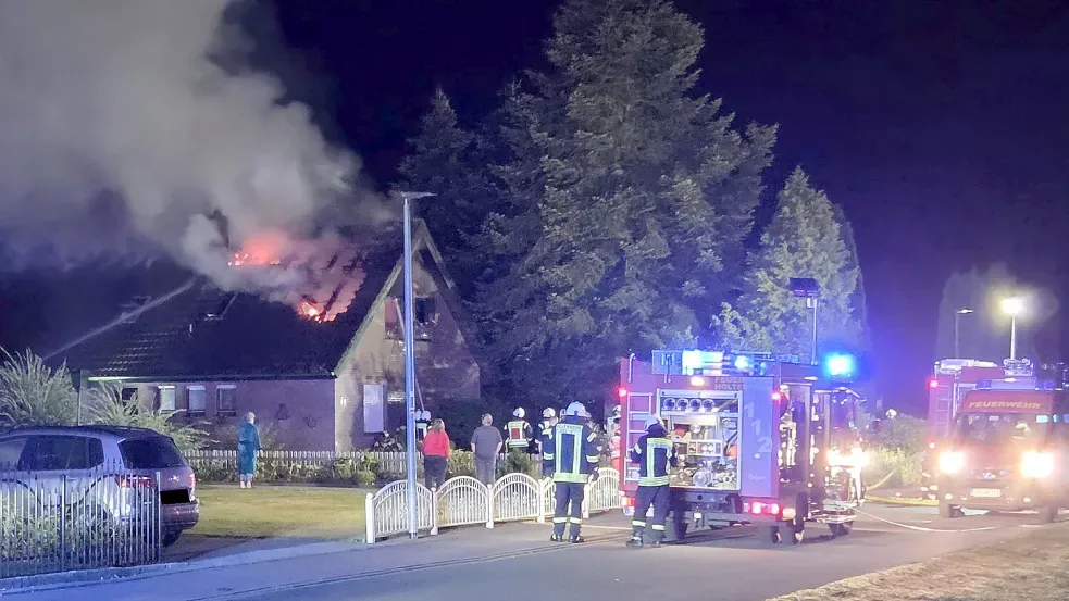 Mehrere Feuerwehren waren im Einsatz, um den Brand in einem Wohnhaus in der Nordstraße zu löschen.