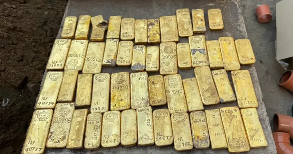 Millionenschatz in Ostflandern: Bauarbeiter entdecken verstecktes Gold hinter Kellermauer