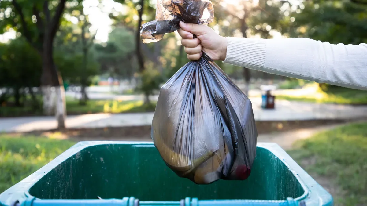Müll richtig entsorgen: Warum Mülltüten oft überflüssig – oder sogar schädlich – sind