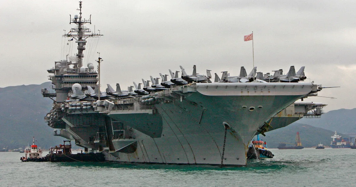 Nahaufnahme einer Katastrophe: Als ein US-Flugzeugträger ein sowjetisches U-Boot rammte
