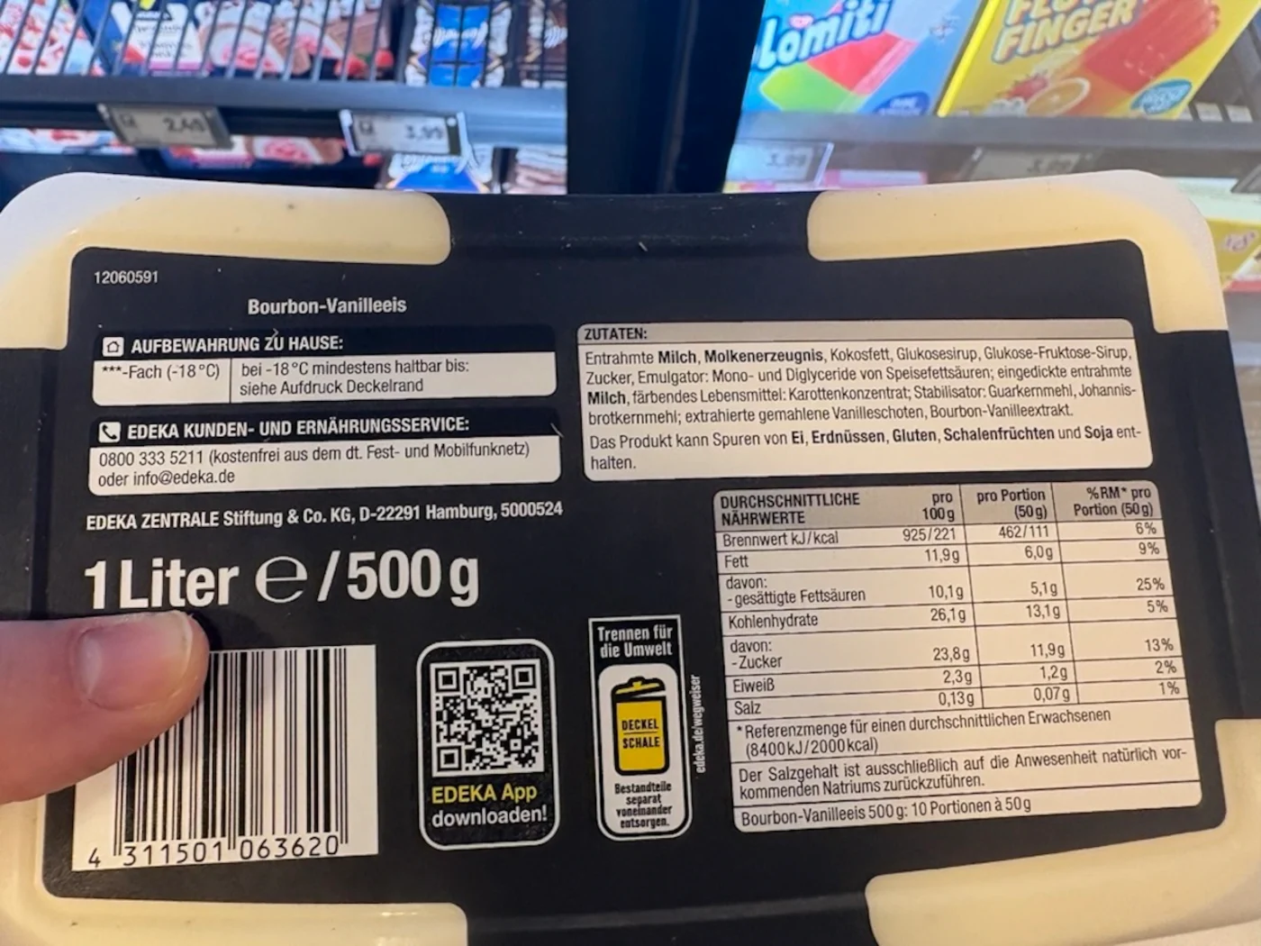 Nahaufnahme einer Packung Eis aus dem Supermarkt
