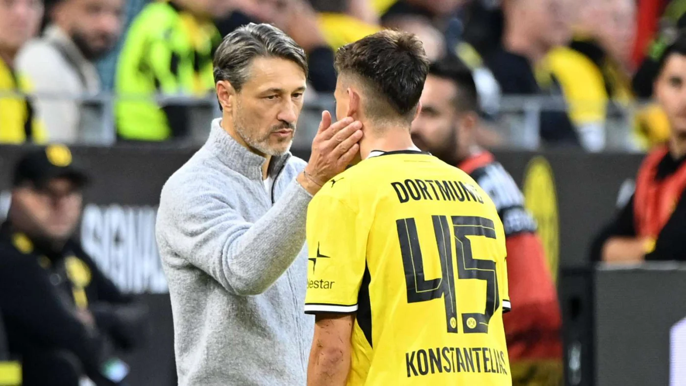 Niko Kovac tröstet Giannias Konstantelias (r.).